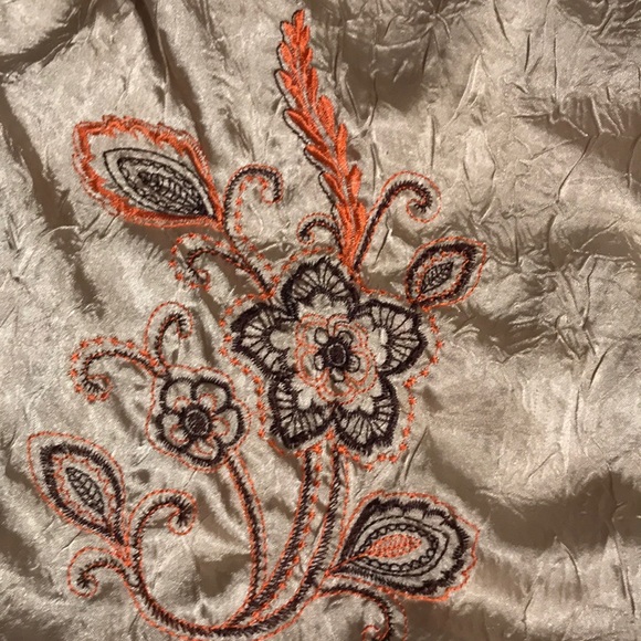 Crushed Embroidered Choker Top🧡 - Picture 3 of 8